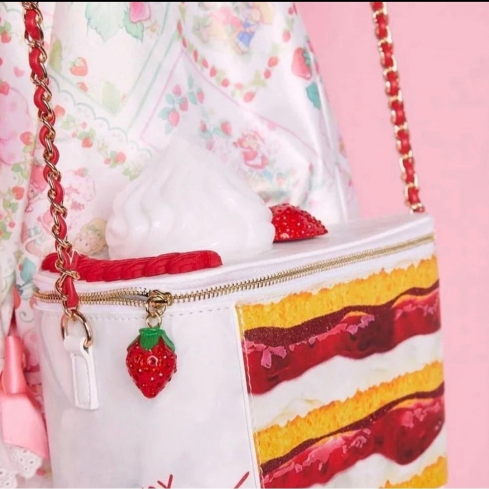 🍰 🍓 NWT Betsey Johnson Kitsch Shortcake Crossbody Bag. Limited Edt. BJ32…